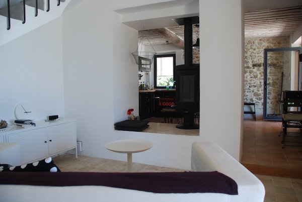 Séjour de 20 m² ouvert sur la cuisine